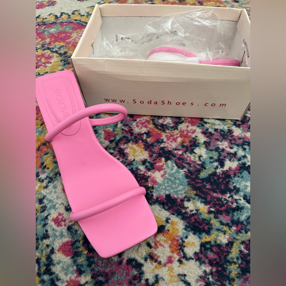 NWT Pink 1 inch square toe kitten heels Size 7.5